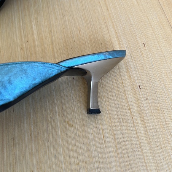 Red or Dead Vintage Blue metallic leather, kitten heel, mule. - Picture 6 of 11